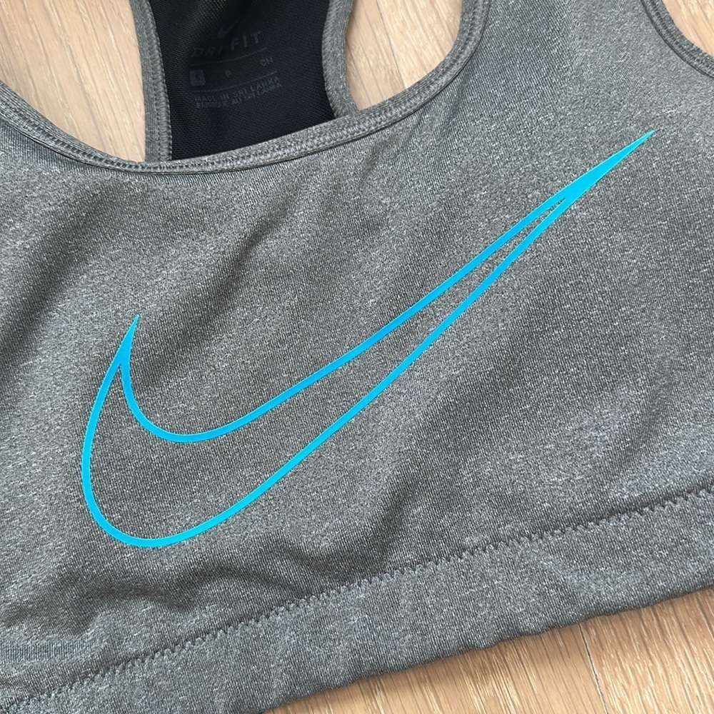 Nike Sports Bra Womens Workout Gym Running Tank Crop Top Athletic Athleisure - Picture 4 of 10